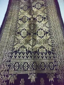 Selendang Songket hitam benang emas Palembang