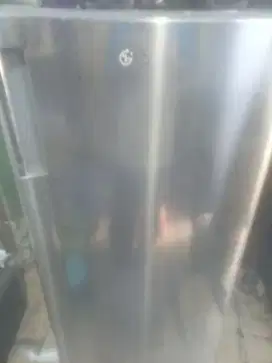 Di jula frezer 6 rak LG normal sekali