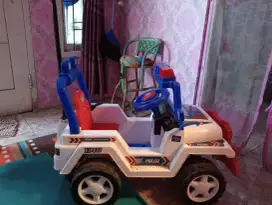 mau jual mainan mobilan anak