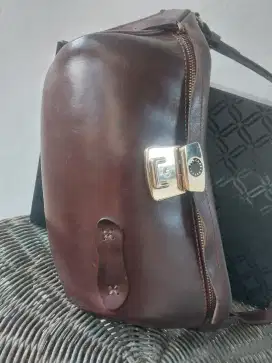 Slempang Charles Keith