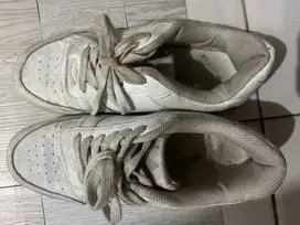 Sepatu payless white