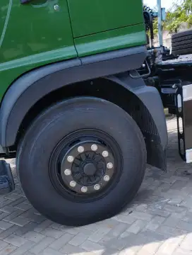 Ban velg Bridgestone R127 1.000 radial copotan baru