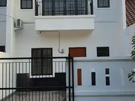 Dijual Rumah Seken 2 Lantai di Melati Mas Regensi Harga Nego J-20603