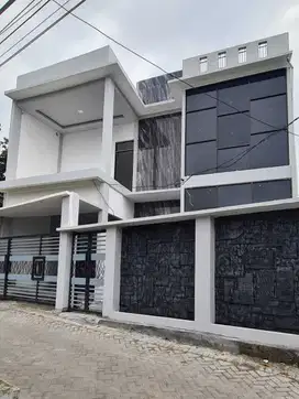 VILLA 3 LANTAI DEKAT WISATA TRAWAS MOJOKERTO