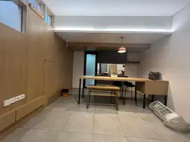 Rumah Mungil Super Cantik Bonus Furnished Lokasi Strategis