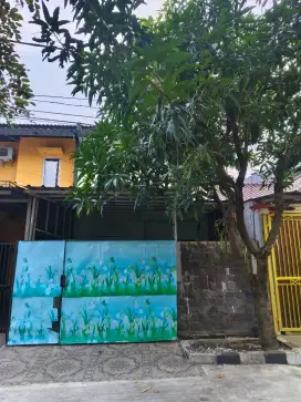 Disewakan rumah 2 lantai dekat Galaxy bekasi selatan