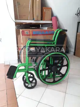 Kursi roda standart bekas