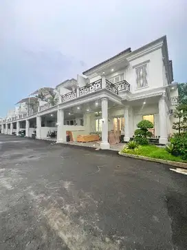 RUMAH BARU MEWAH DALAM TOWNHOUSE FULL FURNISH DI JAGAKARSA