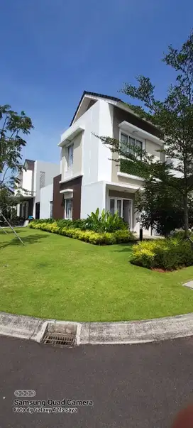 RUMAH KEREN SUMMARECON CLUSTER CHYNTIA ,SEMI FURNISH
