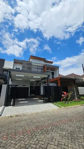 dijual rumah baru gress 2 lantai lokasi araya malang