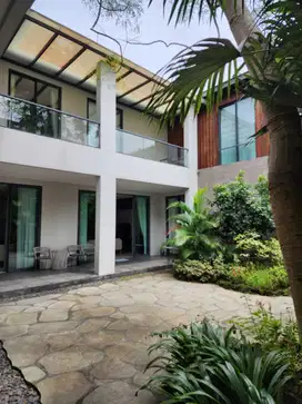 Dijual Rumah Full Furnished di Raya Kupang Indah, Surabaya