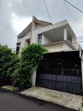 Rumah 2 Lantai dalam Komplek Adhi Karya , Depok