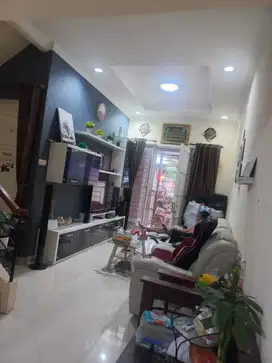 Dijual Rumah Komplek Minimalis Modern Siap Huni di Royal Residence