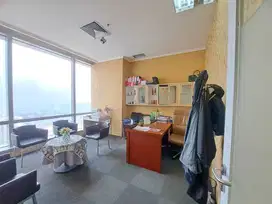 Sewa Kantor SOHO Capital 136 m2 Jakbar Sdh Ada Partisi Ruangan, Nego