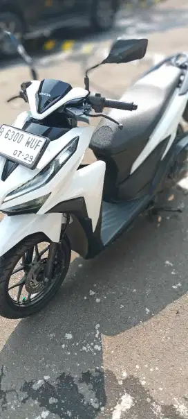 Honda Vario 125 putih clean