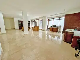 Rumah Mewah 2 Lantai di Jantung Kebayoran Baru – Nyaman & Strategis!