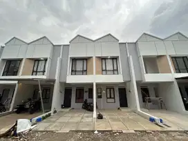 Hidup Strategis! Rumah 2 Lantai Hanya 3 Menit dari Jakarta Selatan!