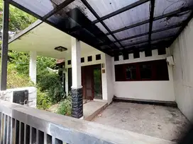 Dijual murah rumah kosong 2 lantai  perum bintaro