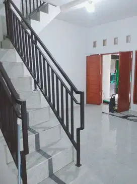 Dijual murah rumah luas di perum kencana permai sumarecon, Bekasi Kota