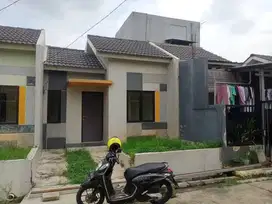 Dijual rumah murah di perumahan Harvest kosong dari baru Bekasi