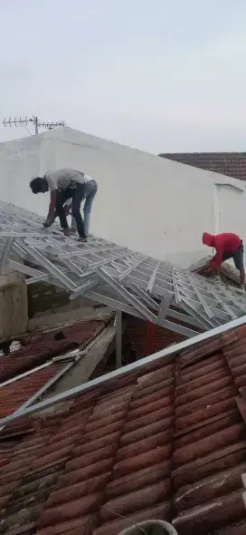 Perbaikan genteng bocor,dinding rembes,atap baja ringan,renovasi rumah