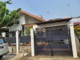 rumah pinggir Jalan dan Jalan lebar Bisa Kantor  usaha
