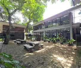 Dijual Tanah dan Bangunan di Lokasi Strategis Jl. Gedung Hijau Raya