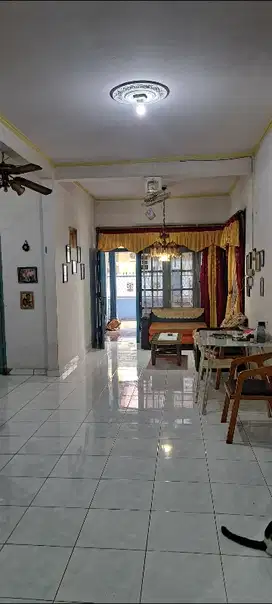 Rumah lama cocok dibangun kostan sebelah SMPN1