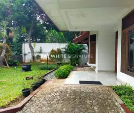 Di Jual Rumah Lama Di Jl Utama Lamandau, Jalan depan Lebar 4 Mobil