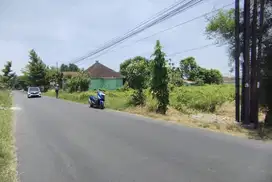 Tanah strategis di pinggir jalan besar cocok untuk gudang