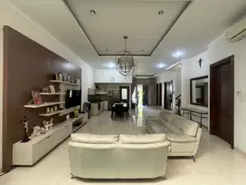 Rumah Furnished Siap Huni Dekat Mall Taman Anggrek Tomang Jak-Bar