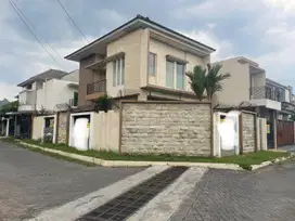 Rumah Mewah 2LT Ada Private Pool Di Puri Kartika Asri Blimbing MALANG