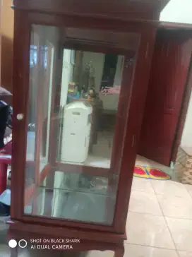 Dijual lemari kayu 1 pintu kaca bening