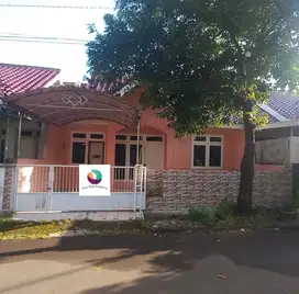 dijual rumah satu setengah lantai di duta harapan bekasi