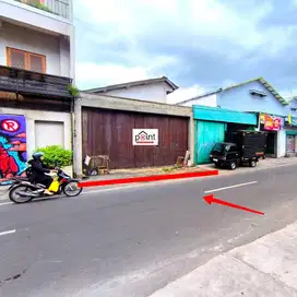 Gudang hitung tanah di jalan utama solo dekat Singosaren