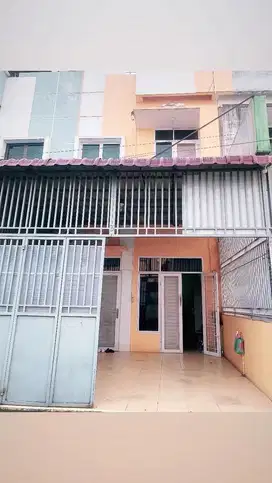 Dijual cepat rumah 2 1/2 lantai , Bebas Banjir, akses strategis