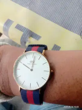 Jam tangan analog merek WD unisex