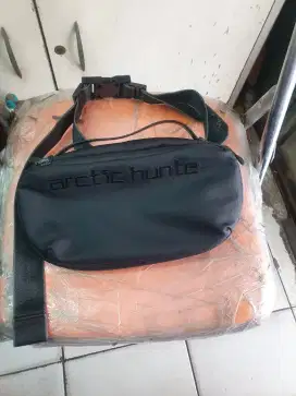 Tas Slempang Pria ARTIC HUNTER Seken Bekas Pakai Waist Bag Sling Bag