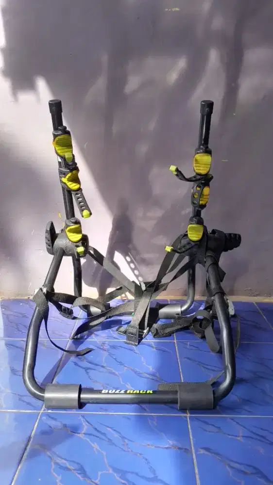 BUZZRACK MADE IN TAIWAN Pengait sepeda di mobil