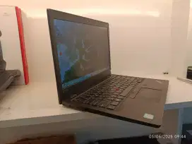 *ThinkPad L380* 
Intel Core i7 8550u 1.9GHz
RAM 8GB
SSD 256GB