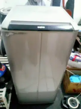 KULKAS 1PINTU SANYO SLIM BEAUTY GGOD CONDITION JAKSEL