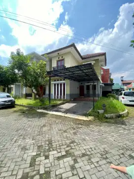 Rumah Hook Dalam Perumamhan Dekat Ibarbo Park Jl Magelang Km 16