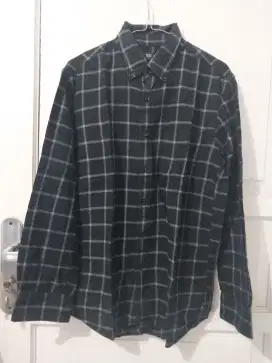 Kemeja flannel uniqlo