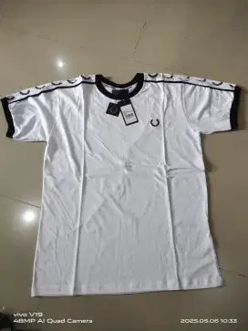 Kaos atasan Fred Perry