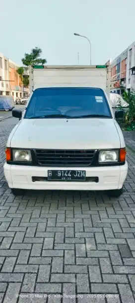 Mobil Box Isuzu Panther 1999