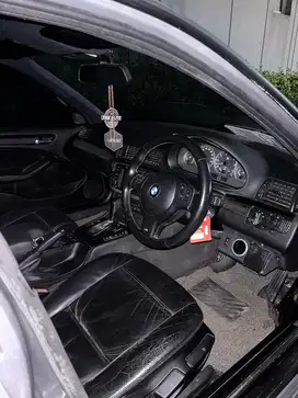 BMW 318i 2000 Bensin