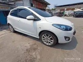 Dijual Mazda 2, Tahun 2012, 1.5, Transmisi Automatic, KM Rendah