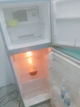 Kulkas 2 pintu thosiba