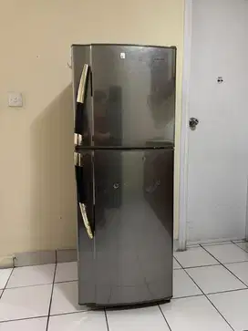 Dijual Kulkas 2 pintu murah, kondisi baik