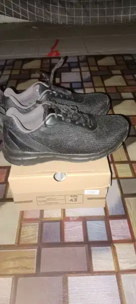 Sepatu Cavalry Warna Hitam 43